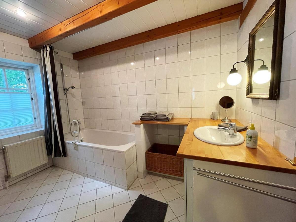 Das Puppenhaus, Reetdach, Sauna, Kamin, Eingezaeunt, Badewanne, Haustiere Willkommen Emmelsbüll-Horsbüll Exteriör bild